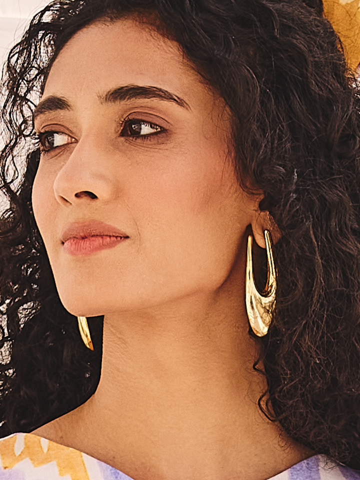 U LOOP EARRINGS