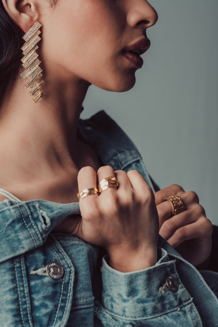 TEXTURED SHINE EARRING