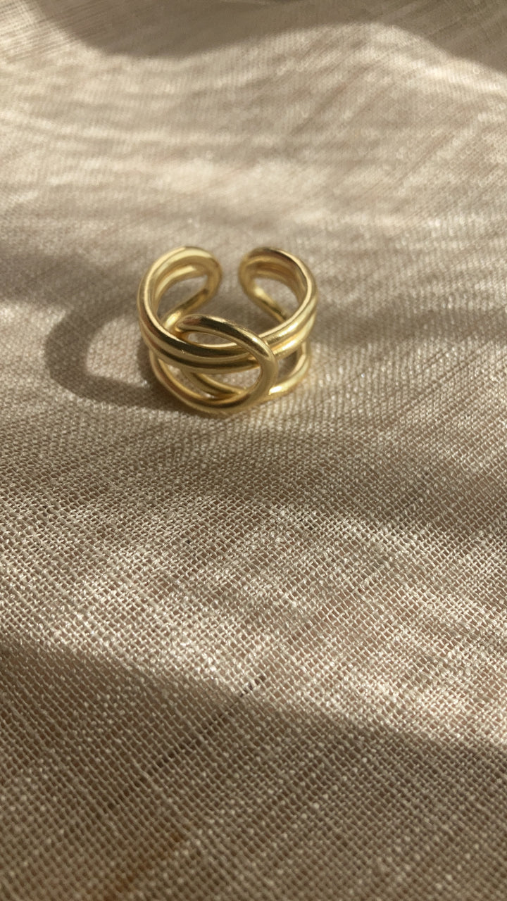 KNOTTED RING