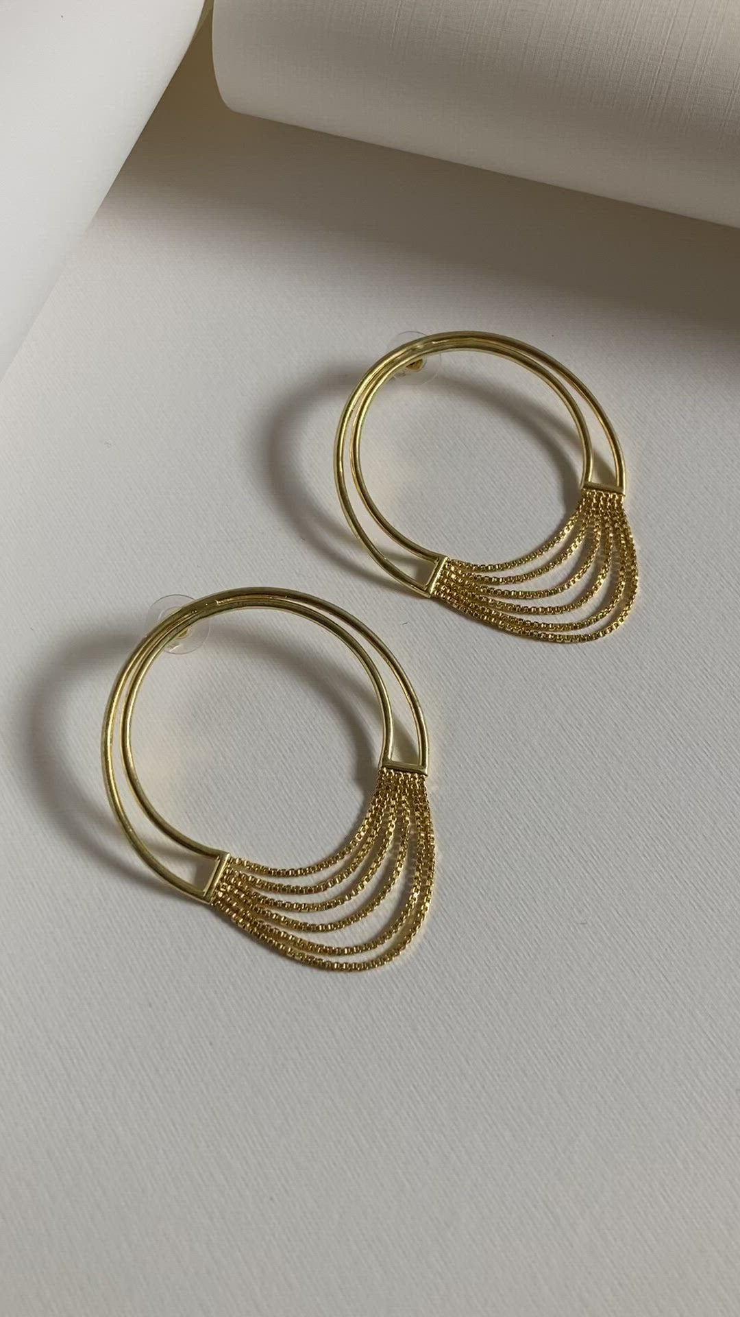 LOOP ME CHAIN EARRING