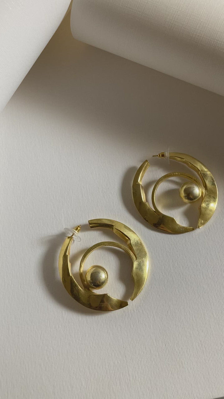 SPHERE EARRING