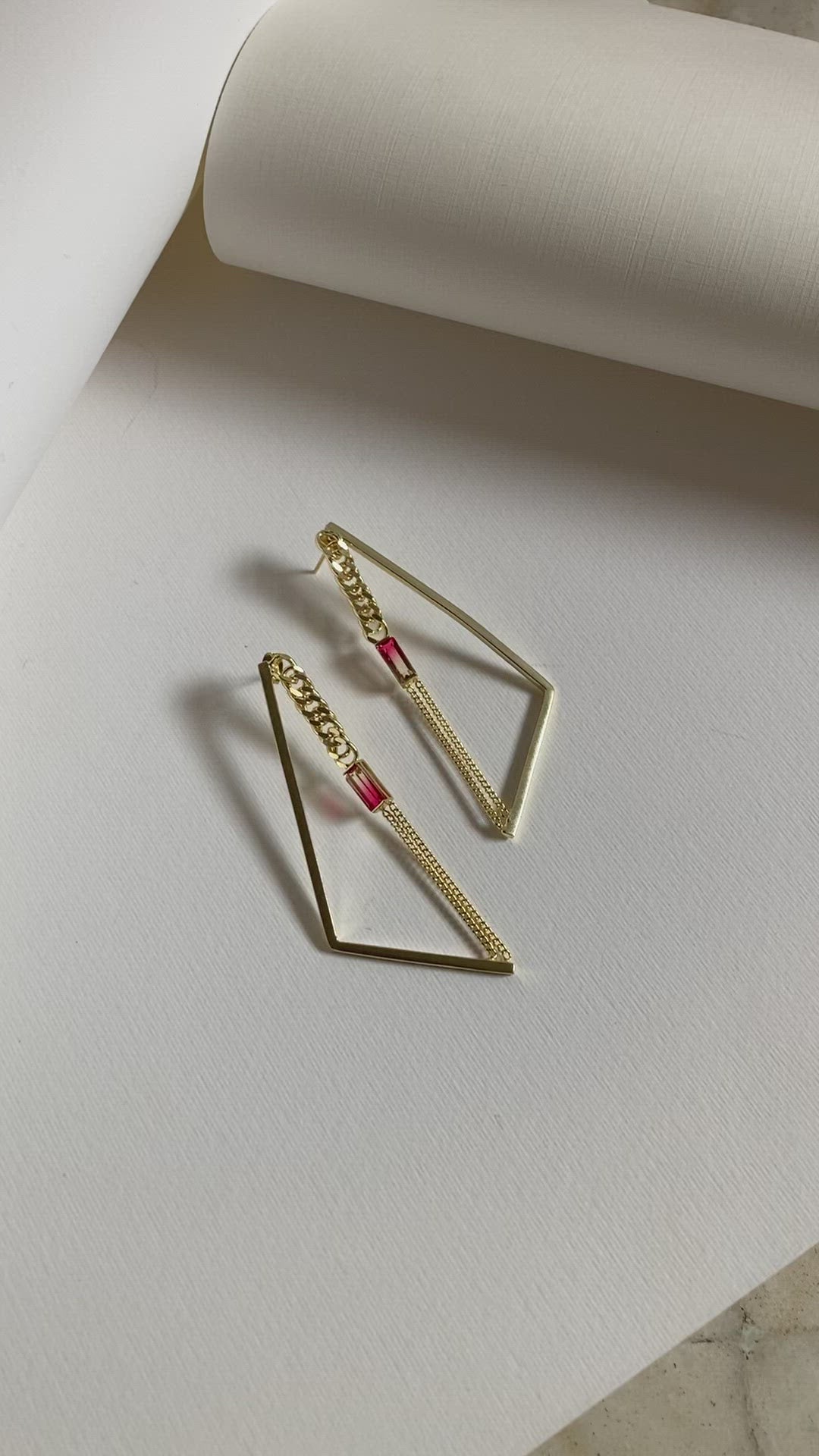 MELON DEW TRIANGLE EARRING